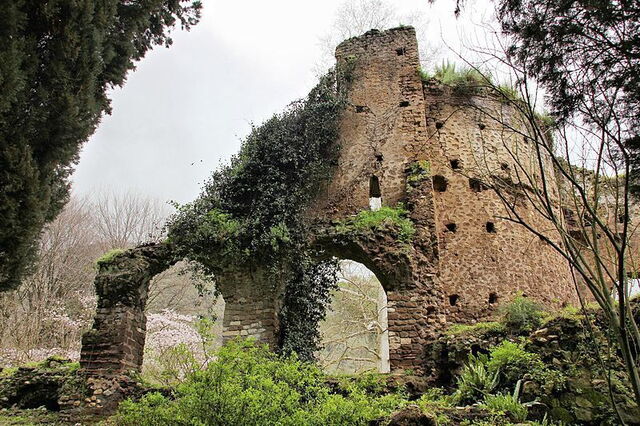 Ruinen der Kirche von Santa Maria Maggiore in Ninfa