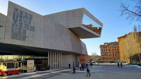 Der Außenbereich des MAXXI Museums