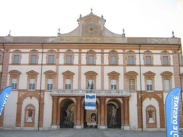 Die Fassade des Sassuolo Palastes