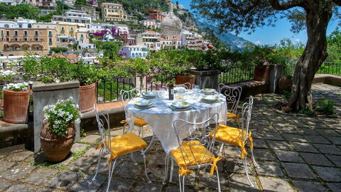Villa Deli, Terrasse