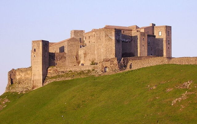 Das imposante Schloss Melfi