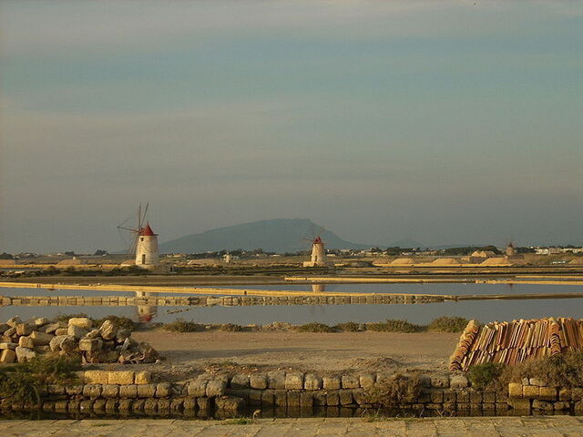 Marsala Salzbecken
