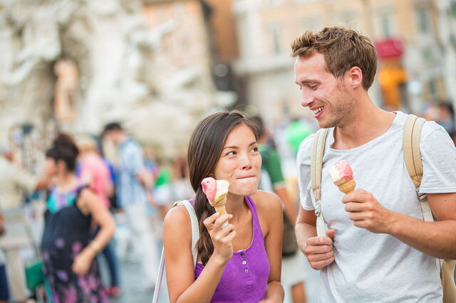 Gelato essen in Italien