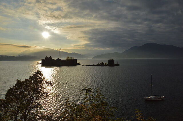 Castelli di Cannero bei Sonnenaufgang
