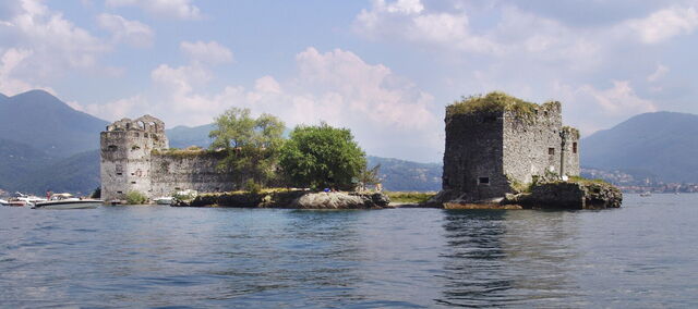 Nahaufnahme der Castelli di Cannero