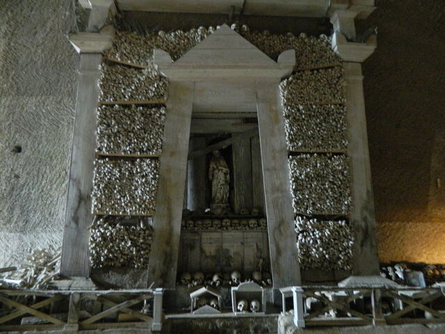 Altar, Cimitero delle Fontanelle