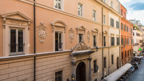 Elegante Spanische Treppe Wohnung