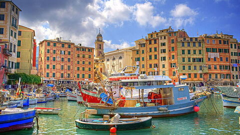 Der farbenfrohe Hafen in Camogli