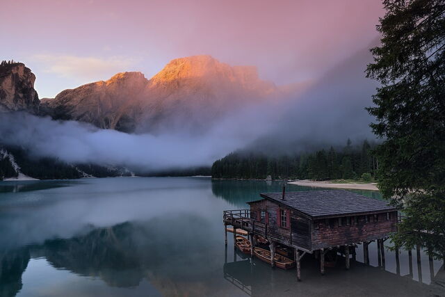 Sonnenaufgang am Pragser Wildsee