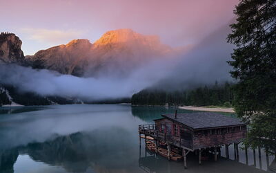 Sonnenaufgang am Pragser Wildsee