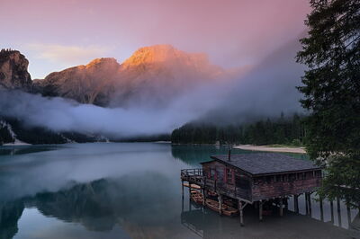 Sonnenaufgang am Pragser Wildsee