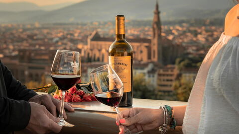 Einen Wein in Florenz genießen