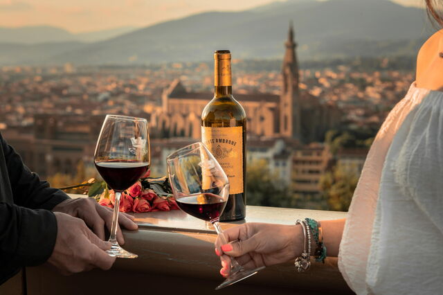 Einen Wein in Florenz genießen