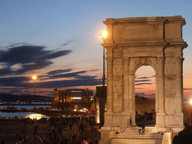 Bogen von Trajan, Sonnenuntergang