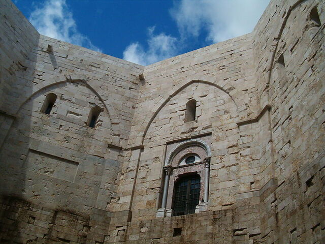 Castel Del Monte, Innenhof