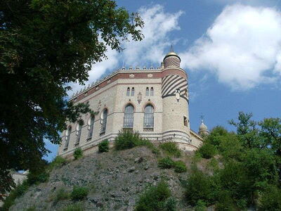 Rochetta Mattei, Außenbereich