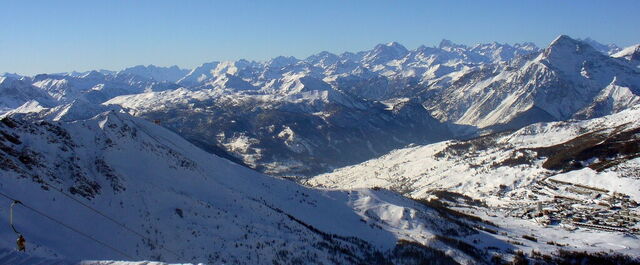 Schnee bedeckte Berge in Piemont