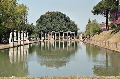 Pool der Villa Adriana