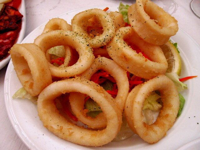 Ein Teller mit Calamari