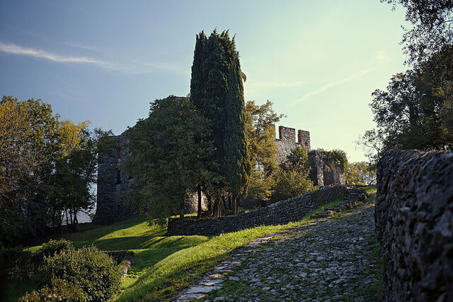 Eine Burg in Monte Isola