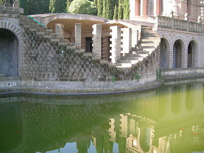 Bizarre Bauten in der Citta Buzziana