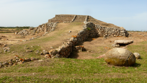 Pyramide auf Sardinien