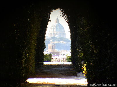 Blick durch das Aventiner Schlüsselloch