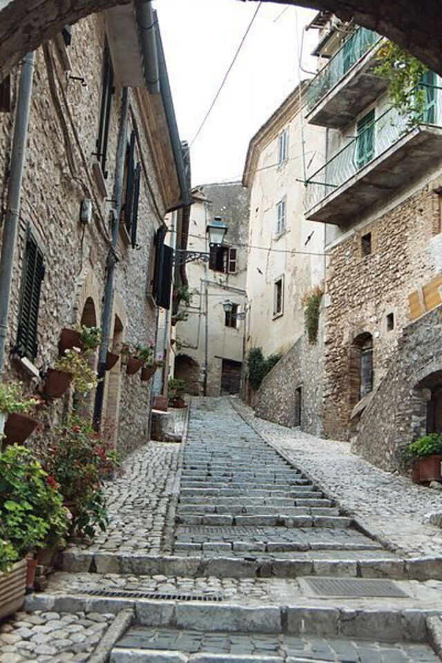 Schmale Gasse in Casperia