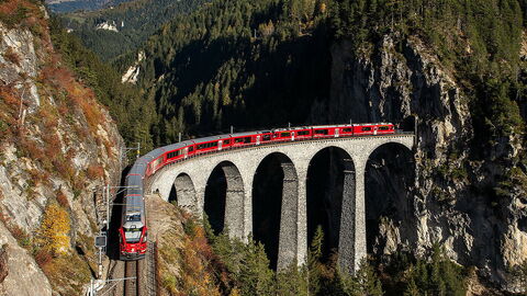 Eine Brücke auf der Bernina Express Strecke