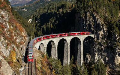 Eine Brücke auf der Bernina Express Strecke