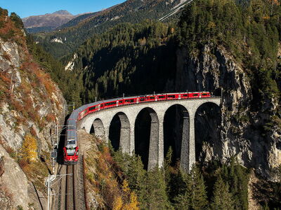 Eine Brücke auf der Bernina Express Strecke