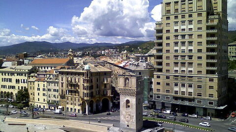 Savona und der Hafen der Stadt
