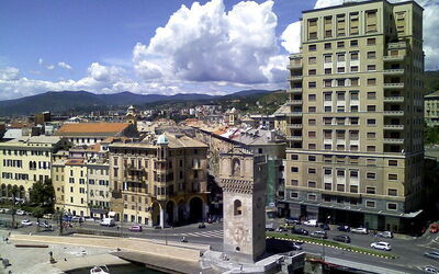 Savona und der Hafen der Stadt