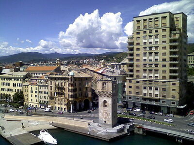 Savona und der Hafen der Stadt
