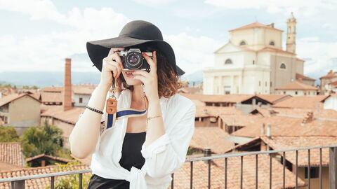 Eine Touristin in Italien