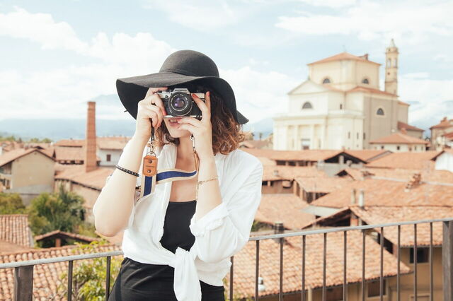 Eine Touristin in Italien