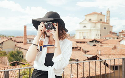 Eine Touristin in Italien