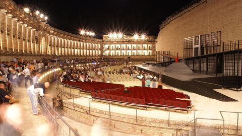 Macerata Theater bei Nacht