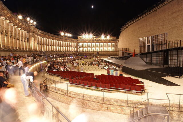 Macerata Theater bei Nacht