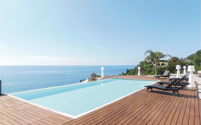 Varazze, Pool
