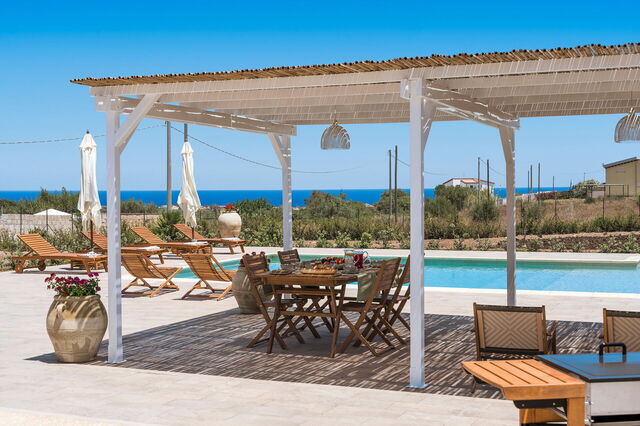 Villa Paolina, Pool und Pavillon
