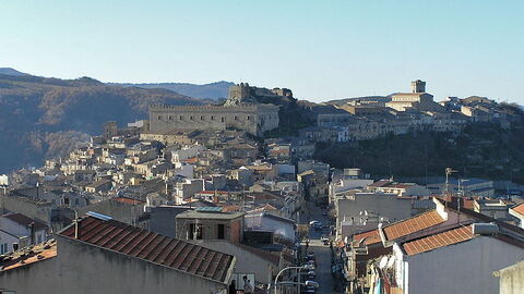 Blick auf Montalbano Elicona