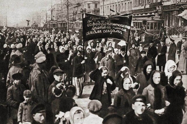 Eine Frauendemonstration für Brot und Frieden, Petrograd, Russland