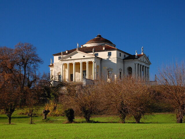 Villa Capra und ihr Gelände