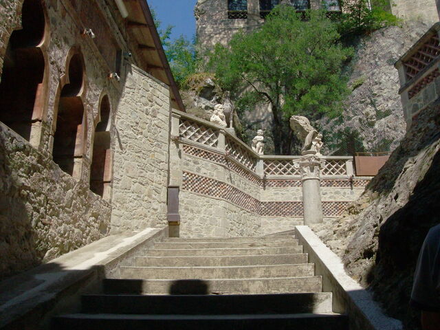 Rochetta Mattei, Treppen
