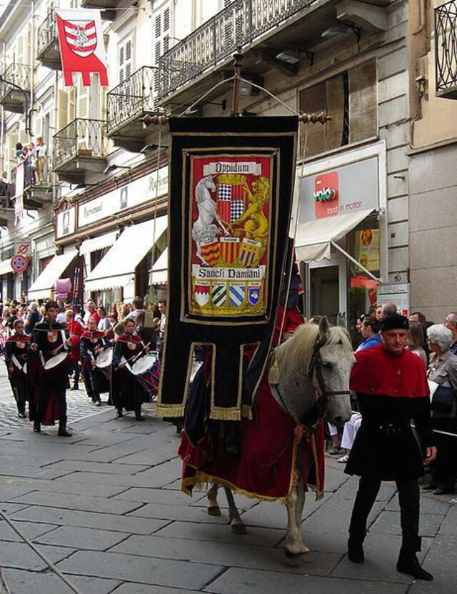 Parade vor dem Palio di Asti