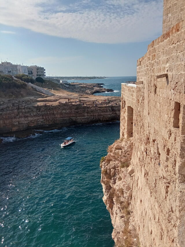 Blick auf die Küste in Polignano a Mare