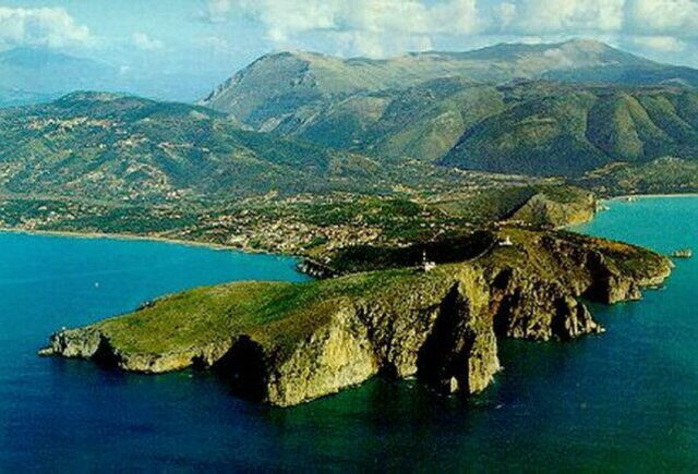 Landspitze in der Cilento Region