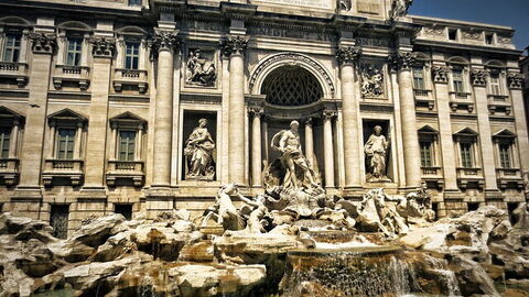 Blick auf den Trevi Brunnen