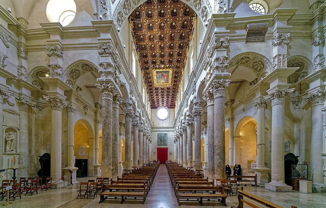 Santa Croce Basilika, Innenbereich